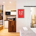 Charming With Terrace Near Eiffel Tower Διαμέρισμα *
