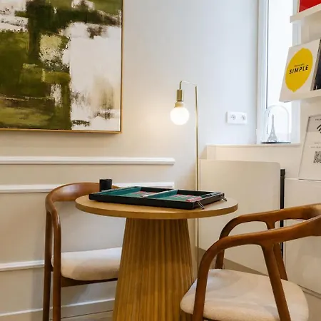 Charming With Terrace Near Eiffel Tower Parijs