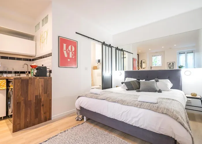 Charming Studio With Terrace Near Eiffel Tower