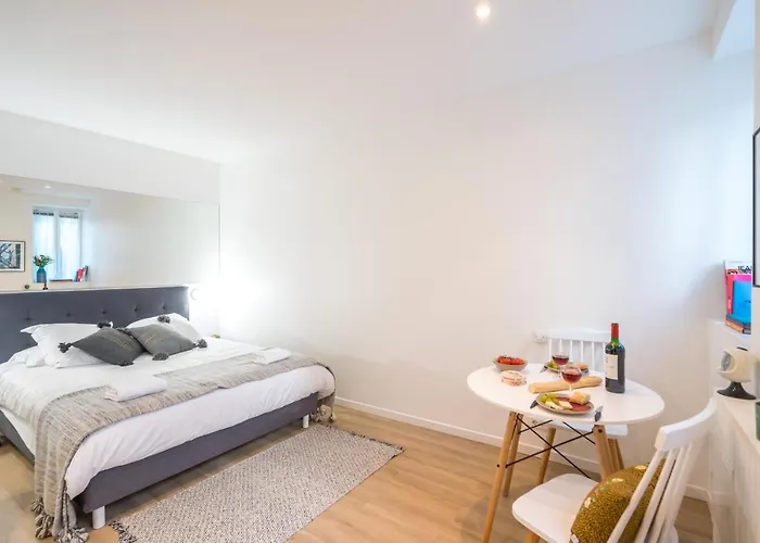 Apartman Charming Studio With Terrace Near Eiffel Tower *