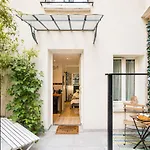 Charming With Terrace Near Eiffel Tower
